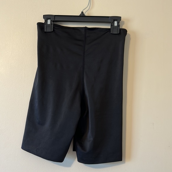 Spanx High Waisted Thigh Shorts Style 12121 Black Size Small - Picture 4 of 4